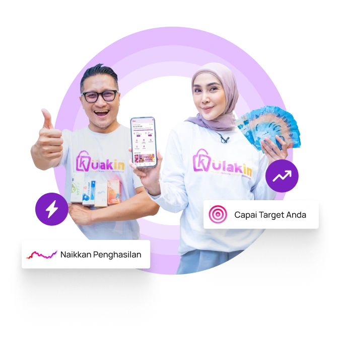 Dua member Kulakin tersenyum memegang produk best seller